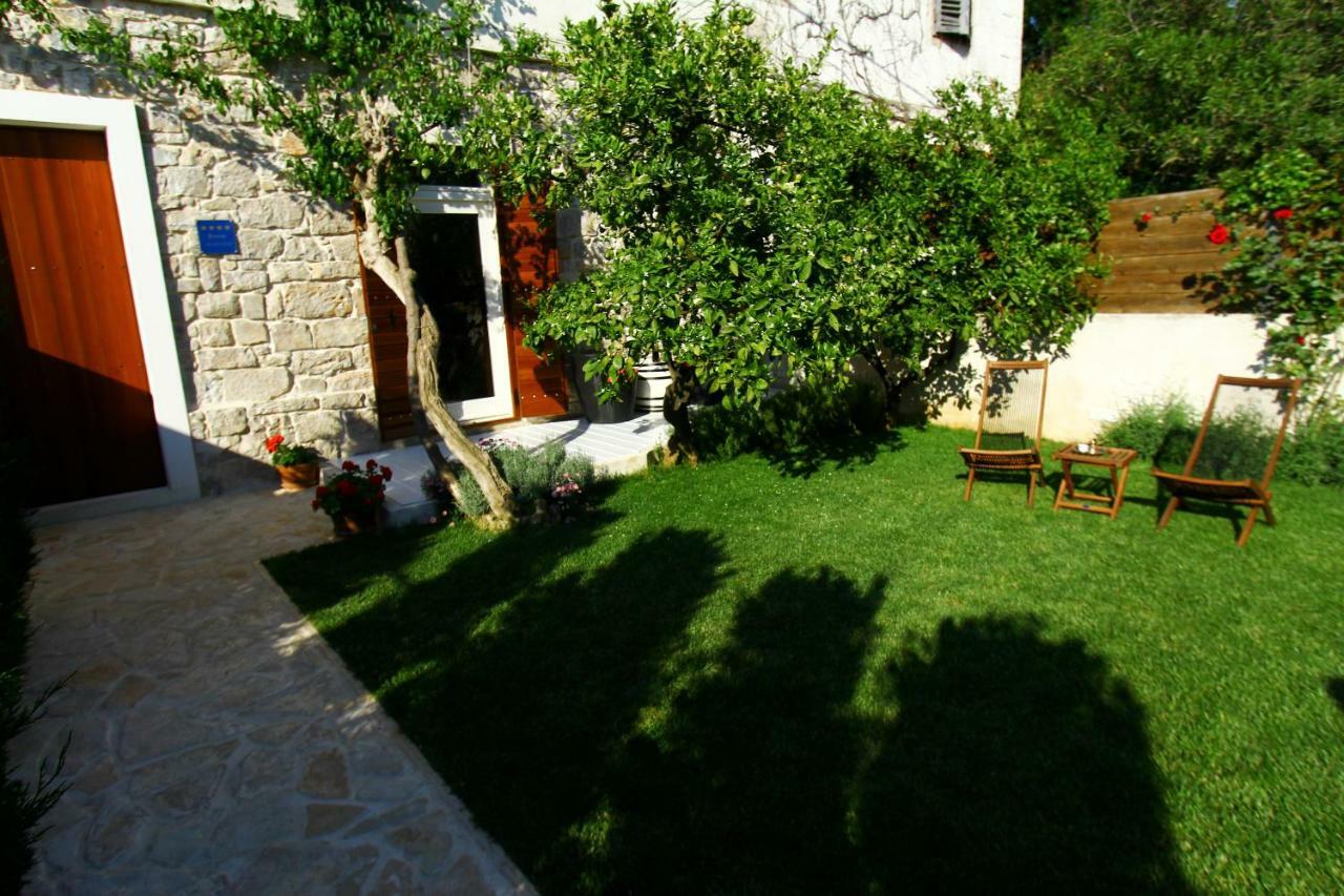 Old House Apartment Sveti Filip i Jakov Exterior foto